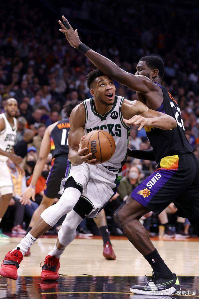 开云官网-雄鹿惜败尼克斯，近期表现低迷