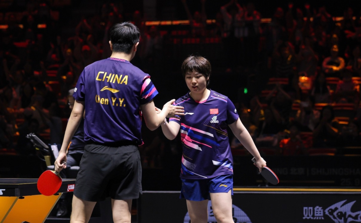 日本乒乓球队鏖战德国乒乓球队，奥恰洛夫统治全场的简单介绍