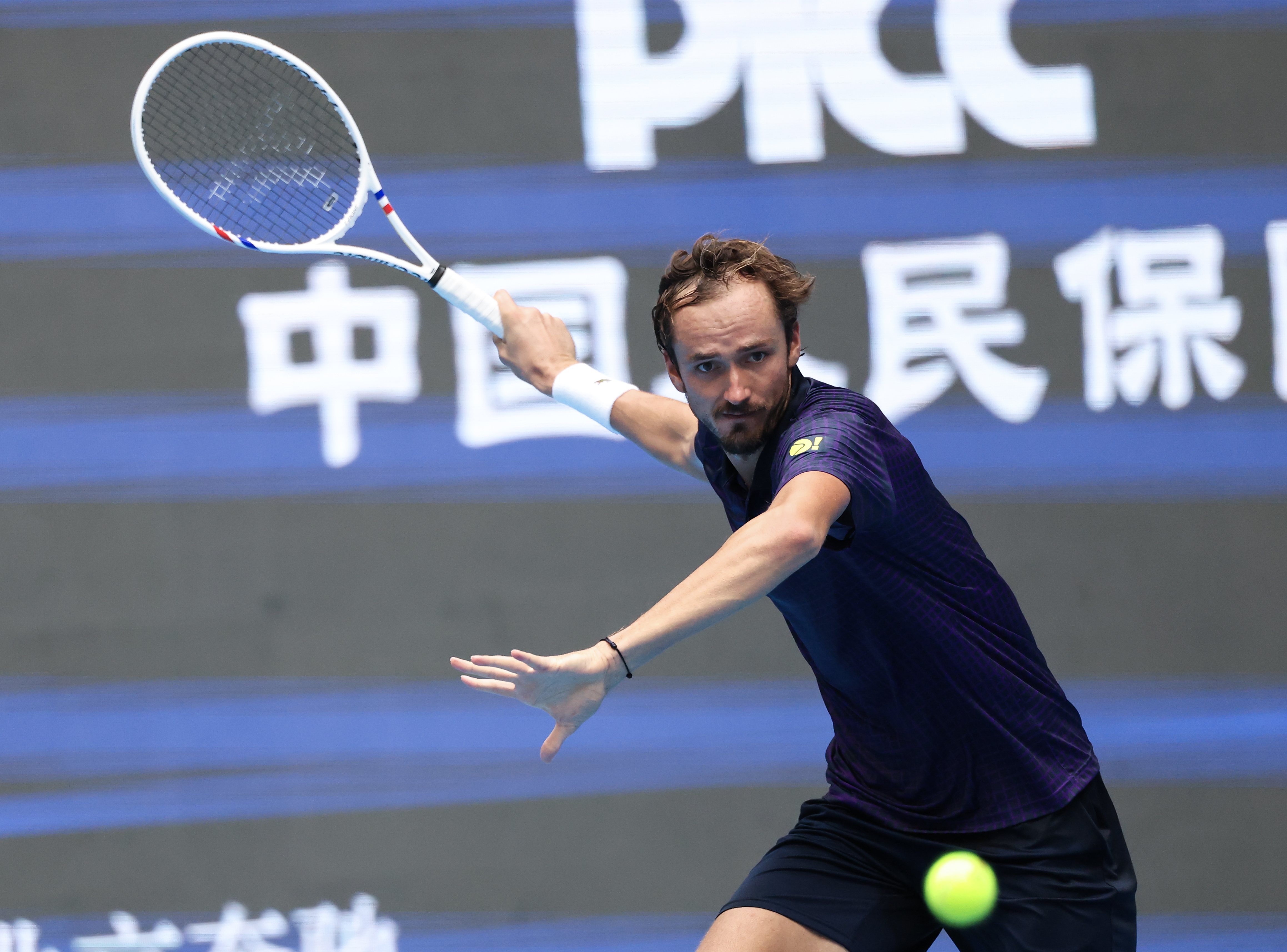 开云体育在线-意大利网球队逆转法国网球队，梅德韦杰夫统治全场的简单介绍