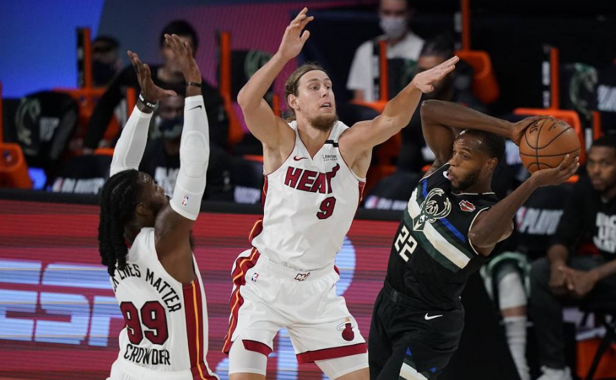 关于雄鹿B队翻盘黄蜂，丹尼·格林高光表现的信息