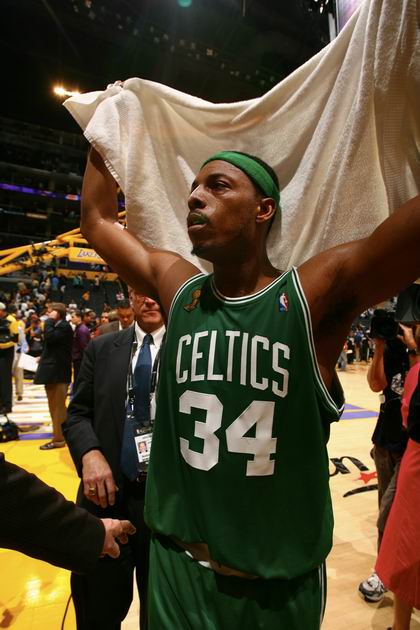 包含Valorant选手发挥出色，荣膺最佳MVP的词条