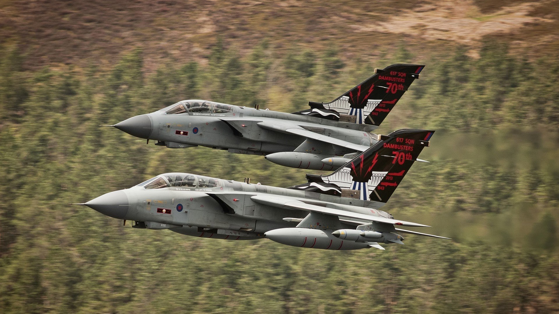 足球之夜的双重奏，金玟哉爆发闪耀欧洲，威尔士生死战逆转尼日利亚