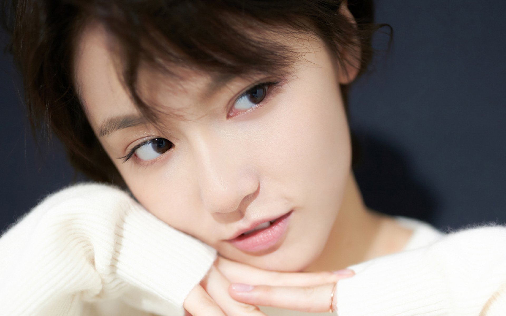 西甲国家德比之夜，莱万让对手感受无解二字的重量