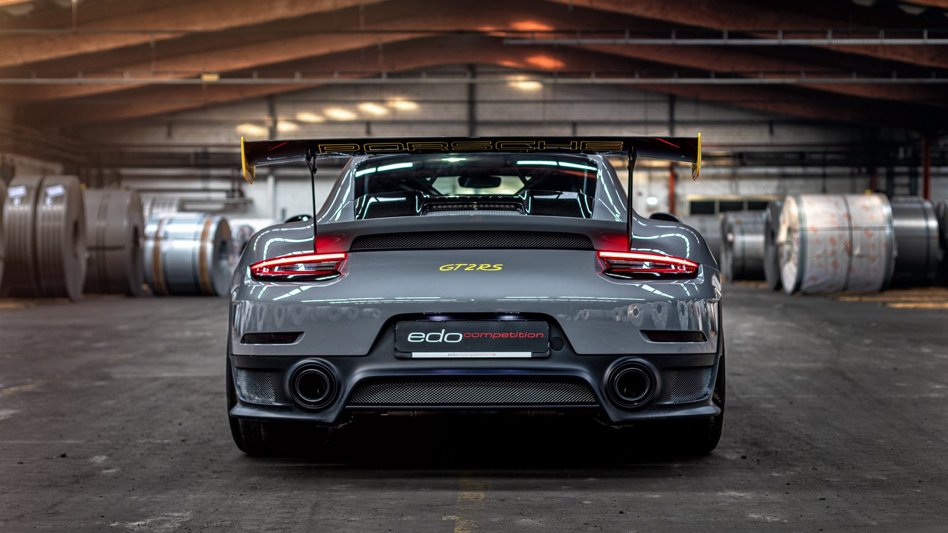 东决鏖战与罗马凯旋，体育之夜的激情与荣耀