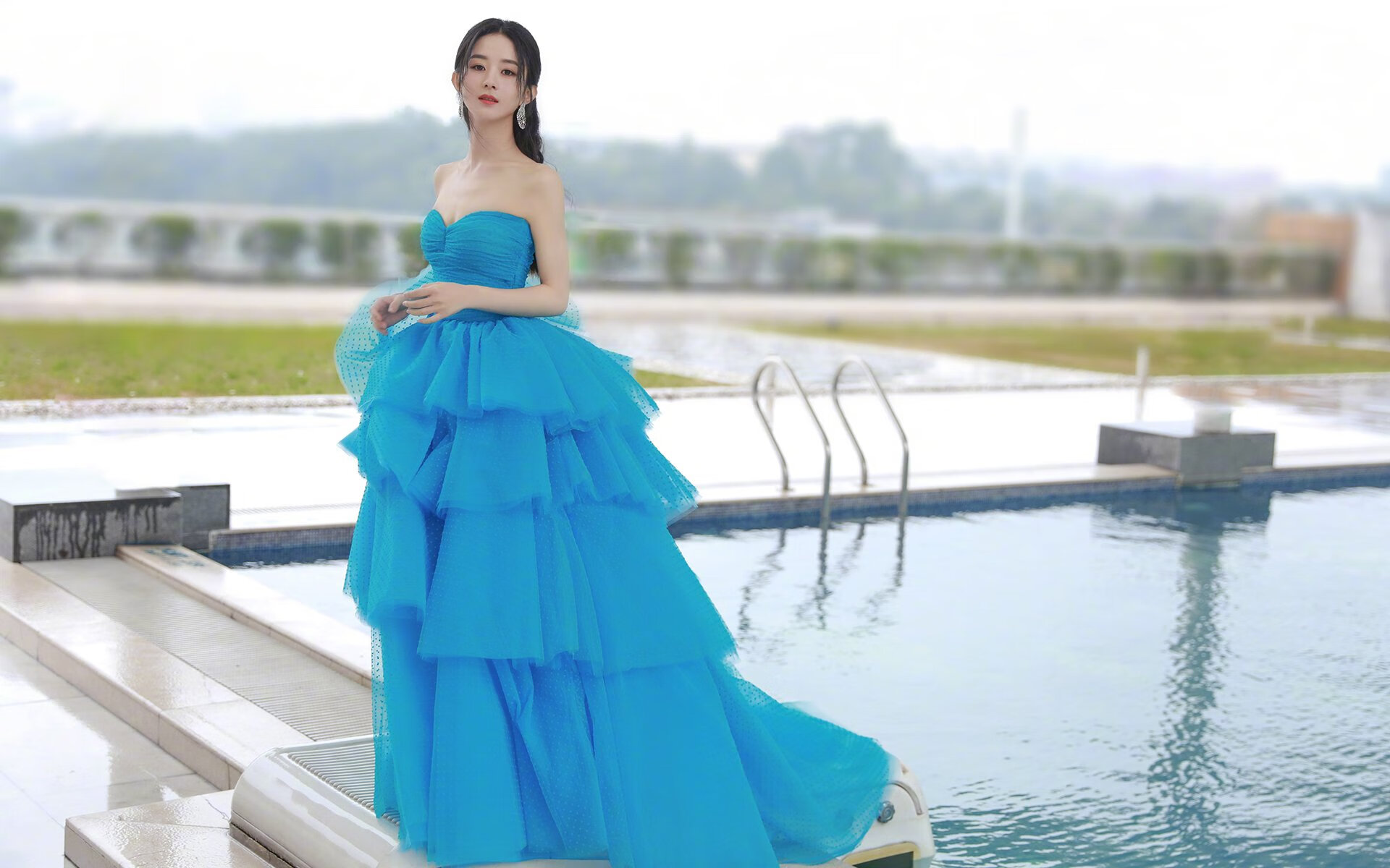 蓝鹰撕裂黑夜,基耶萨以一敌众的火焰狂舞