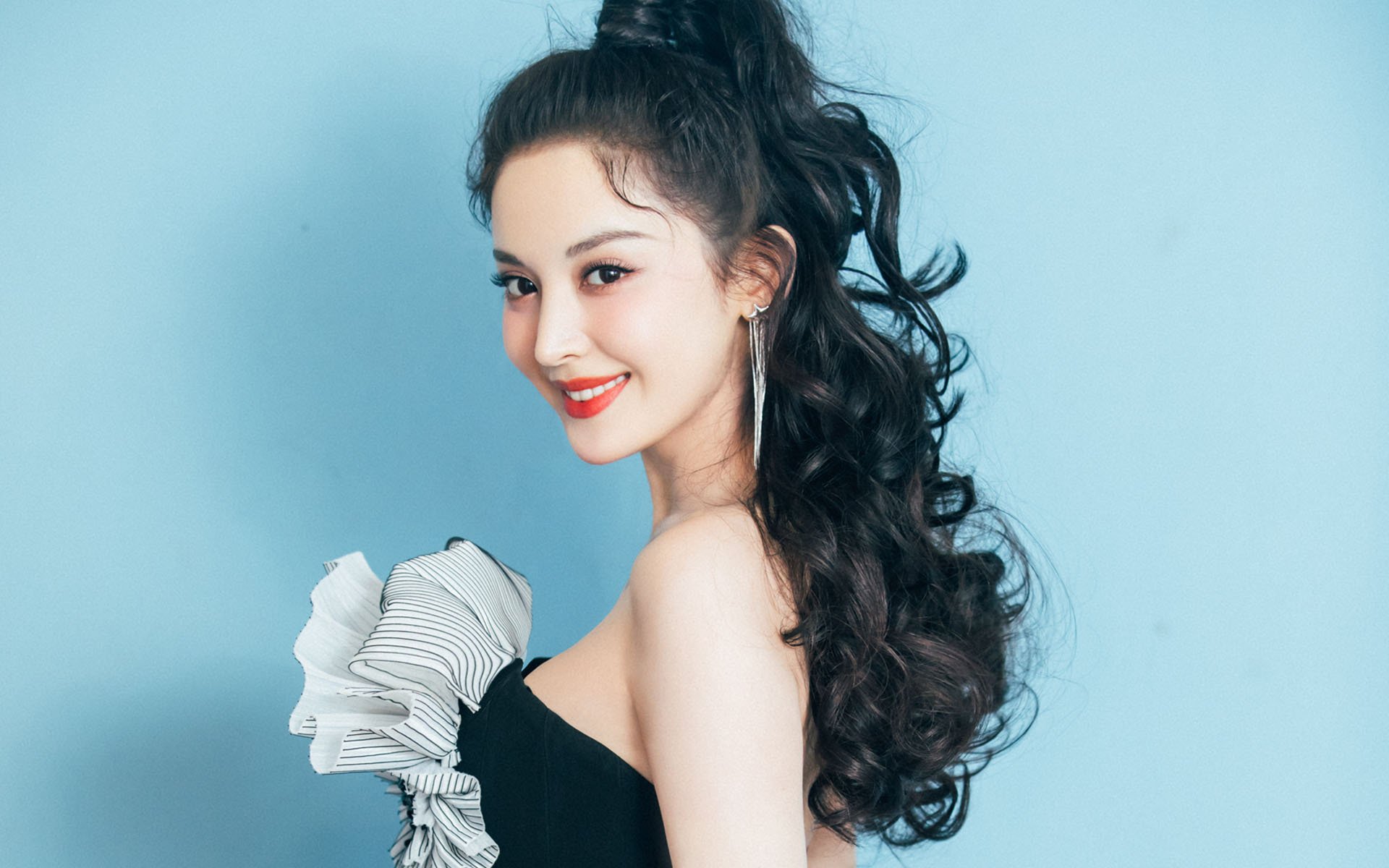 NBA季后赛之夜，哈弗茨在绿茵场上演压哨绝杀